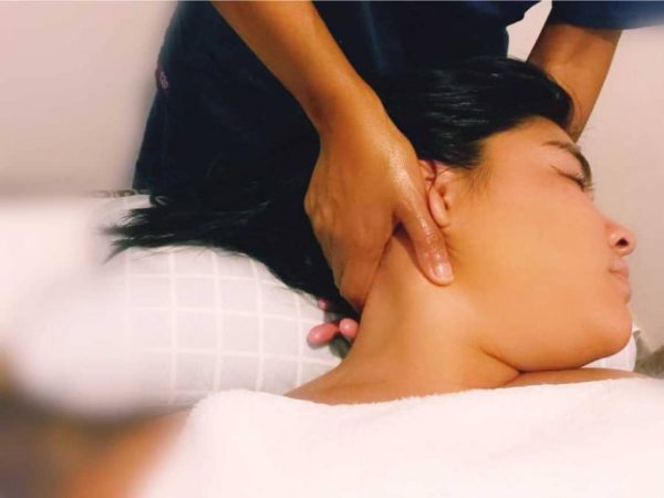 Masaje Relajante de cuello y hombros